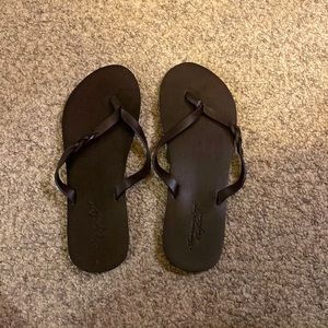 I am selling leather sandals.